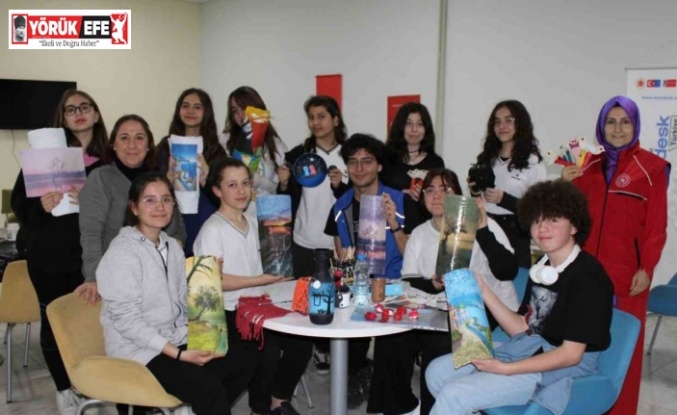 Atık malzemeler, öğrencilerin elinde sanata dönüşüyor