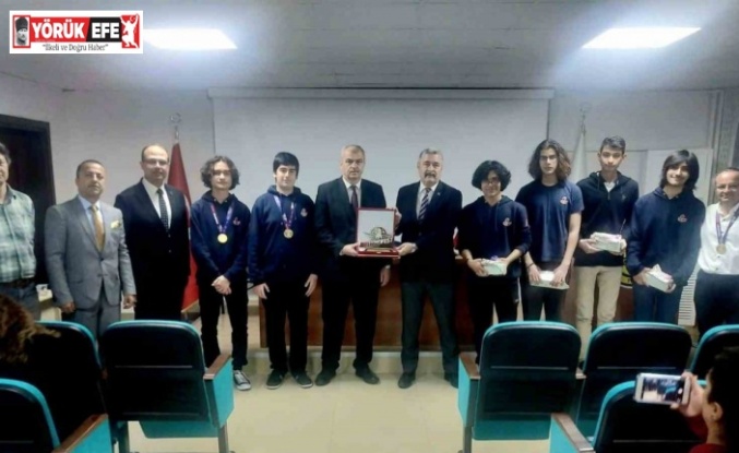 İl Milli Eğitim Müdürü Okumuş TEKNOFEST 2023 birincisi öğrencilerle buluştu