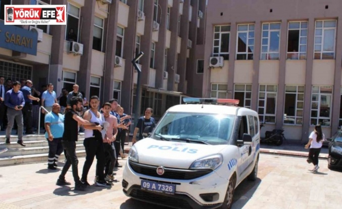 Adliye’de bıçaklı kavga: 1 ağır yaralı