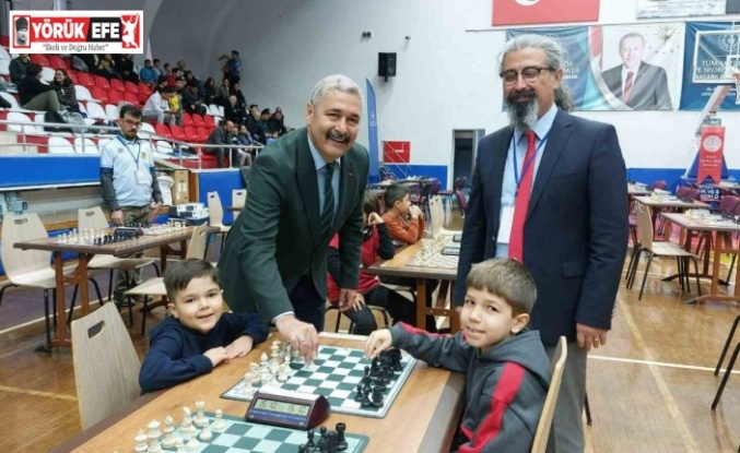 Efeler’de öğrenciler kazanmak için 50 bin hamle gerçekleştirdi