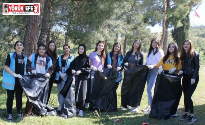 Doğa dostu öğrenciler, çevre temizliği yaptı