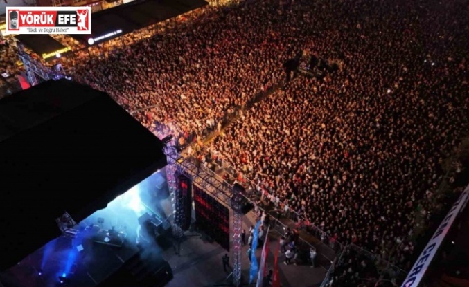 Büyükşehir, 23 Nisan’ı binlerce kişinin katıldığı konserle kutladı