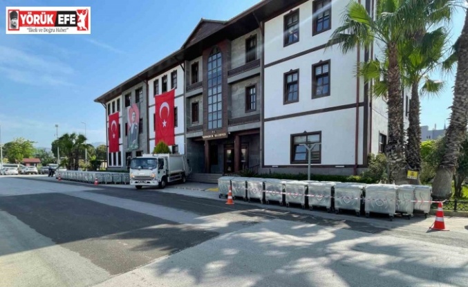 Germencik’te yeni çöp kamyonu ve konteynerler sergileniyor