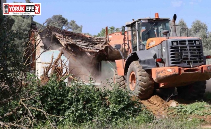 Nazilli’de metruk binaların yıkımı sürüyor
