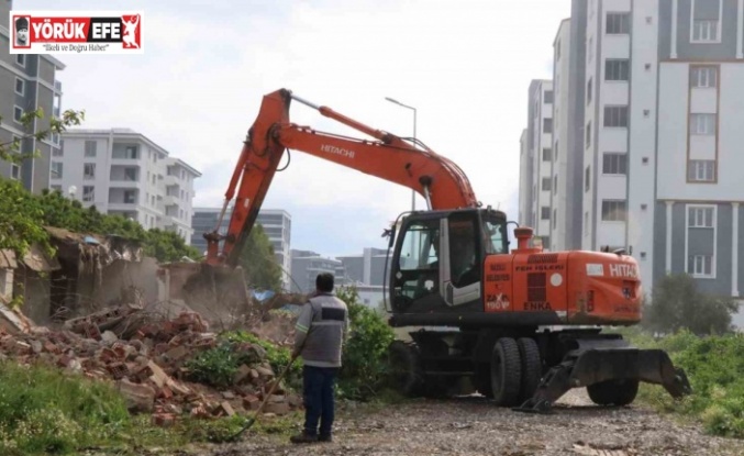 Nazilli’de tehlike oluşturan 10 metruk bina yıkıldı
