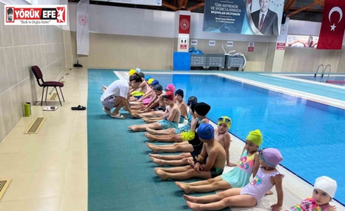 Sıcak havalarda minikler eğlenerek öğreniyor