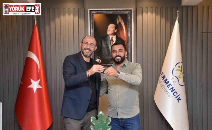 İncir festivalinin traktör talihlisi anahtarını Başkan Zencirci’den teslim aldı