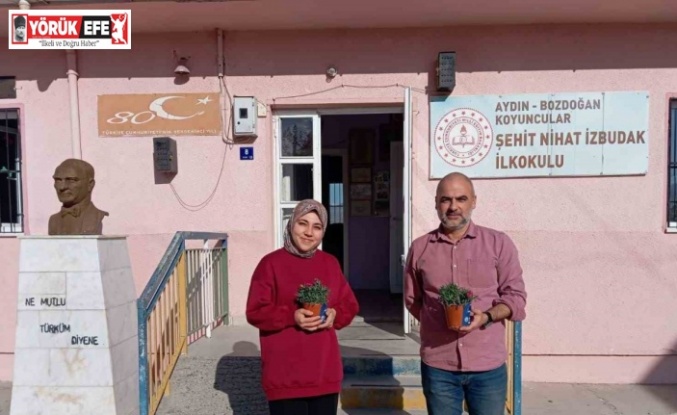 Bozdoğan Belediyesi’nden öğretmenlere karanfil çiçeği