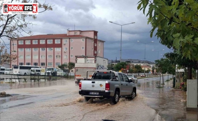 Didim’de sağanak yağış etkili oldu