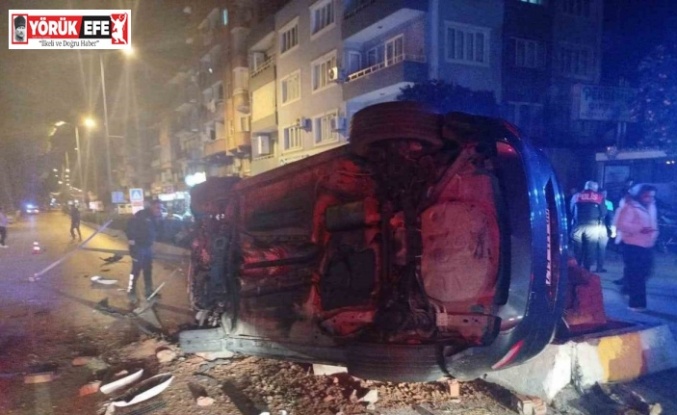 Refüje çarpıp takla atan otomobil karşı şeride geçti: 2 yaralı