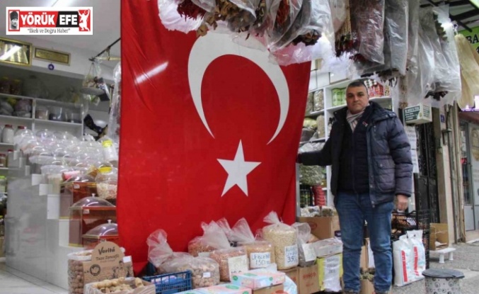Aydınlı esnaftan ’5 metrelik’ bayrak tepkisi