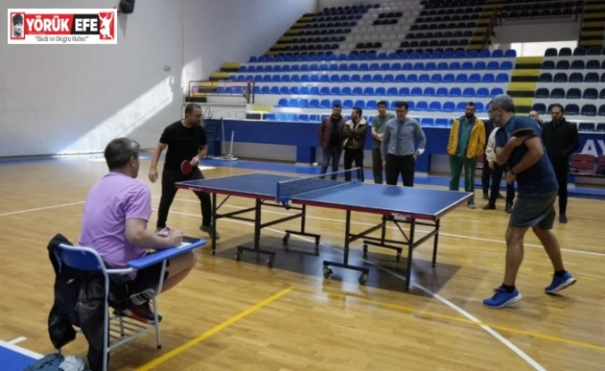 Hastane personeli masa tenisinde hünerlerini sergiledi