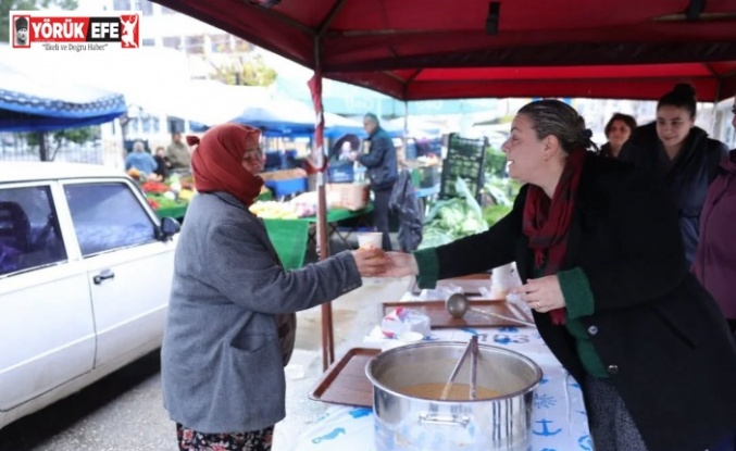 İncirliova Belediyesi’nden pazarda sıcak çorba ikramı
