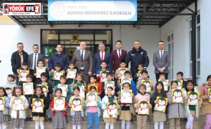 Köşk’te öğrencilerin yarıyıl karnelerini Kaymakam Taş verdi