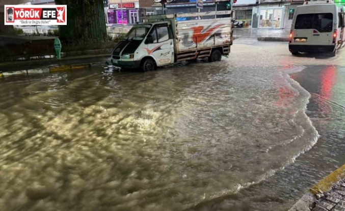 Kuşadası’nda şiddetli yağış ve dolu etkili oldu