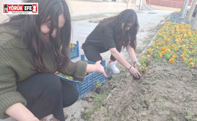 Yurt bahçesi gönüllü öğrencilerle bahara hazırlandı