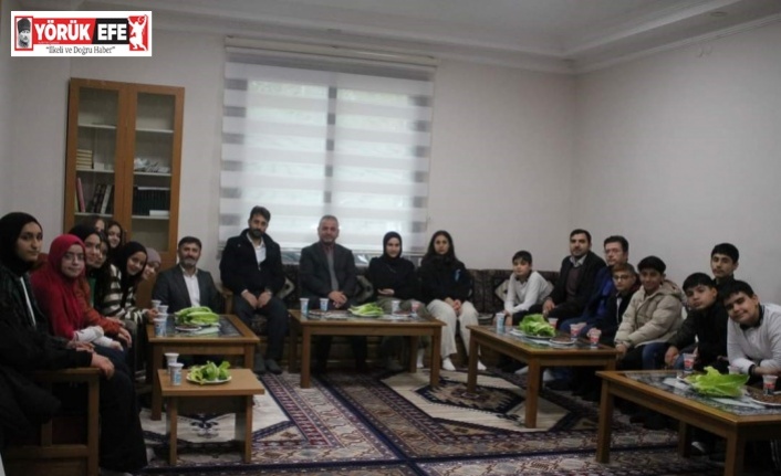 Gençler ve yaşlılar arasında gönül köprüleri kuruluyor