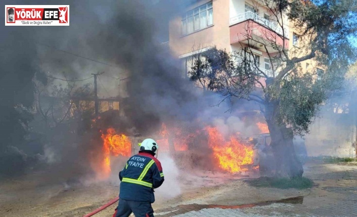 Nazilli’de feci yangın: İki otomobil saniyeler içerisinde kül oldu