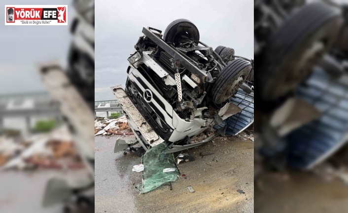 Otoyolda kazaya karışan tır ters döndü: 1 yaralı