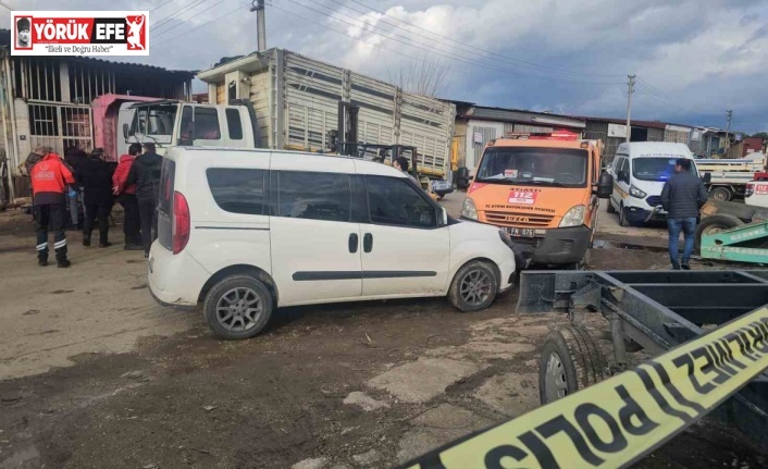 Tamir ettikleri kamyonun kasası üzerlerine düştü: 2 ölü, 1 yaralı